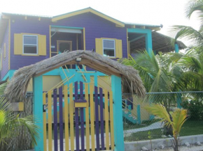 Гостиница SLO-N-EZ Villa- Gold Standard Certified  Caye Caulker